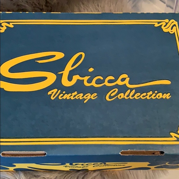 Shoes - Picture 6 of 6